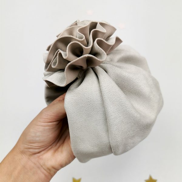 baby-turban-mädchen-handmade-blume-sendoro-shop-lollipop-grau-velour-geschenk-eistüte