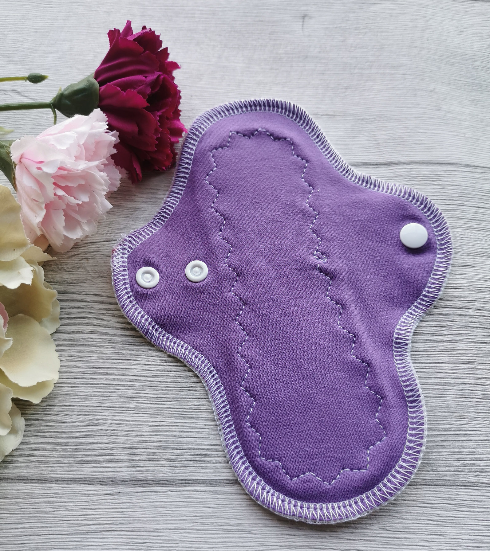 slipeinlagen-damenbinden-erste-menstruation-geschenk-clothpad-erste-periode-bunt-handmade-sendoro-shop-brusan-kk-fabrics-lila
