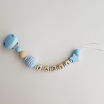 schnullerkette-natur-holz-alle-mit-namen-geschenk-sendoro-shop-handmade-blau