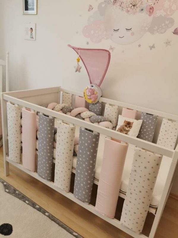 bettschlange-grau-rosa-weiß-sterne-sendoro-shop-babybett-babyzimmer