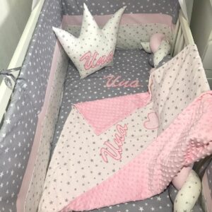 rosa-weiß-minkydecke-babydecke-mit-namen-geschenk-geburt-nina-design-sendoro-shop