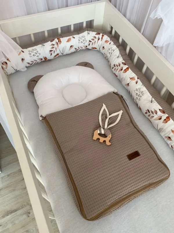 Babyschlafsack waffel pique baumwolle sendoro shop beige babyboom babygeschenk personalisiert babykissen hörnchen einschlagdecke