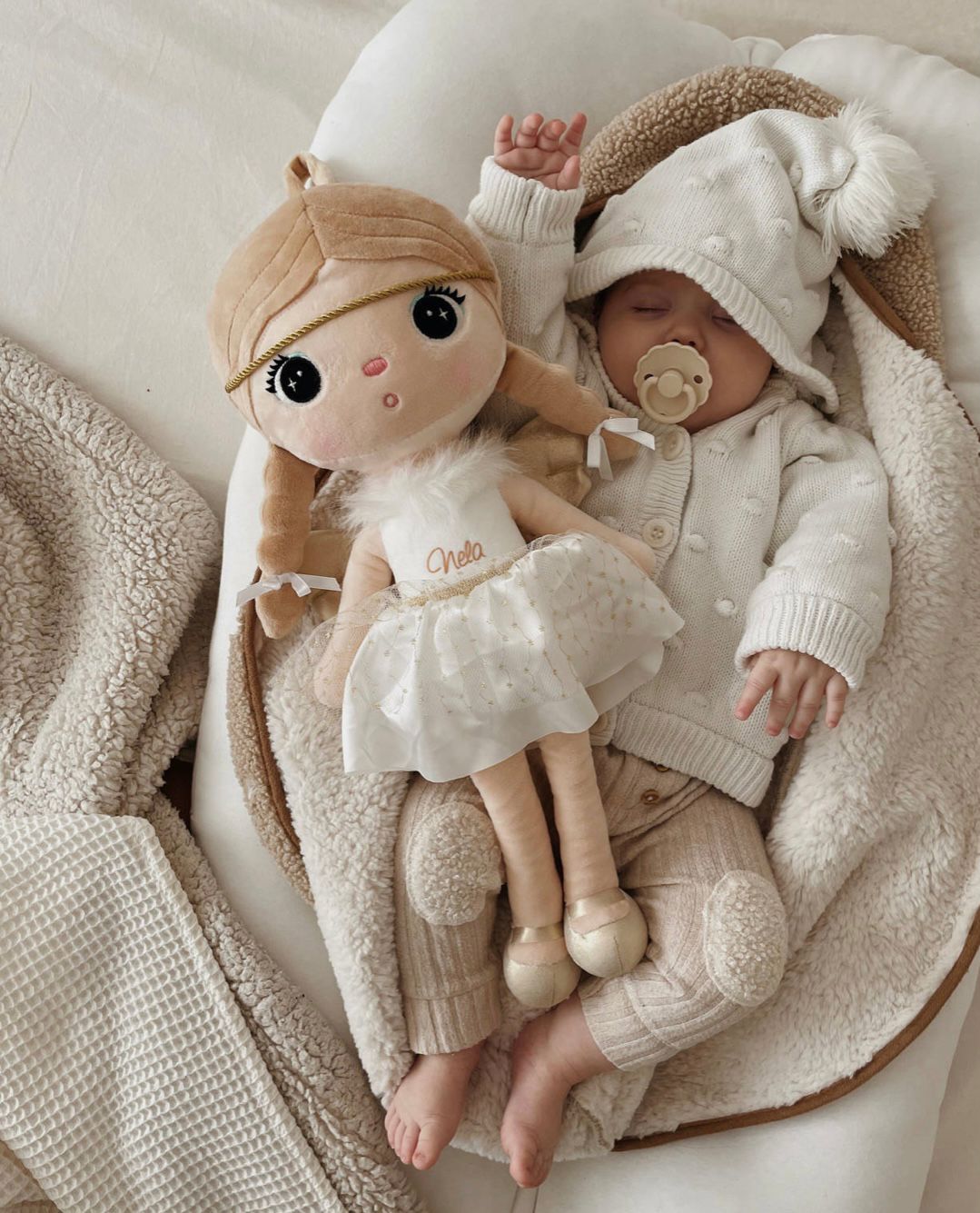stoffpuppe mit namen geschenk babyboom sendoro shop personalisiert engel angel white doll weiss