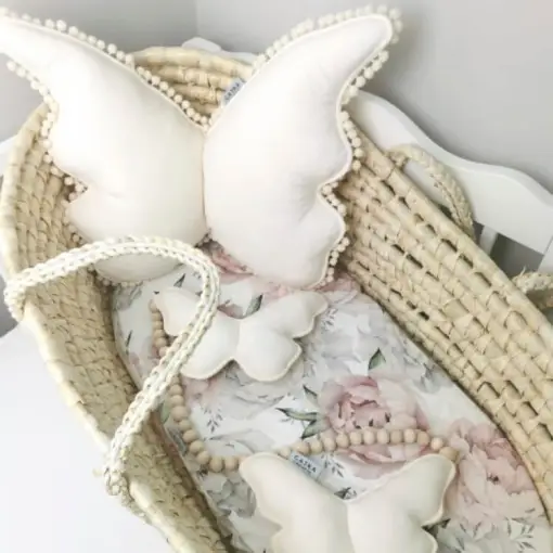 Schmetterlinge_Samt_Sahne dekokissen babyzimmer kinderzimmer babyboom sendoro shop geschenk handmade baby
