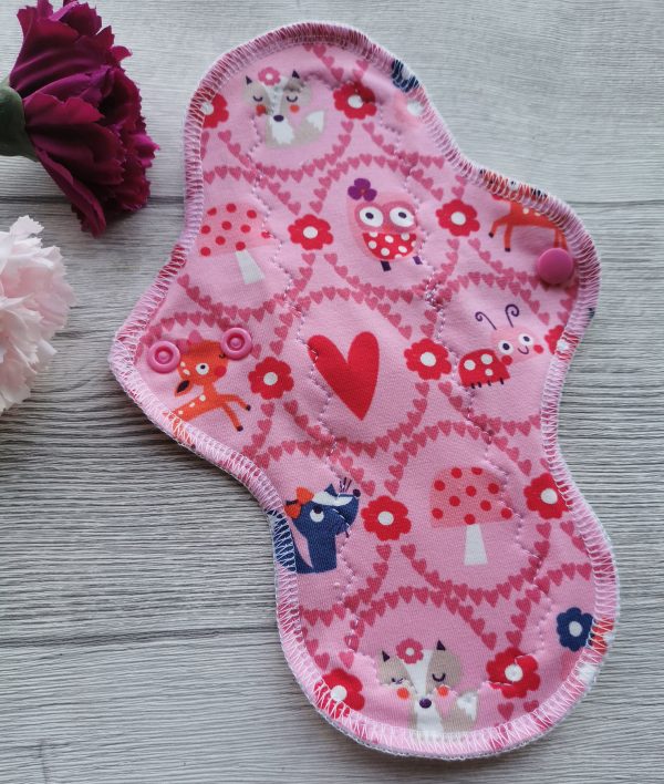 Stoffbinden-damenbinden-erste-menstruation-geschenk-clothpad-erste-periode-rosa-handmade-sendoro-shop-brusan-kk-fabrics