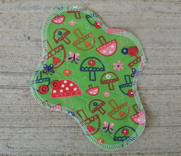 slipeinlagen-damenbinden-menstruation-clothpad-erste-periode-bunt-handmade-sendoro-shop-brusan-kk-fabrics mushroom pilz muster