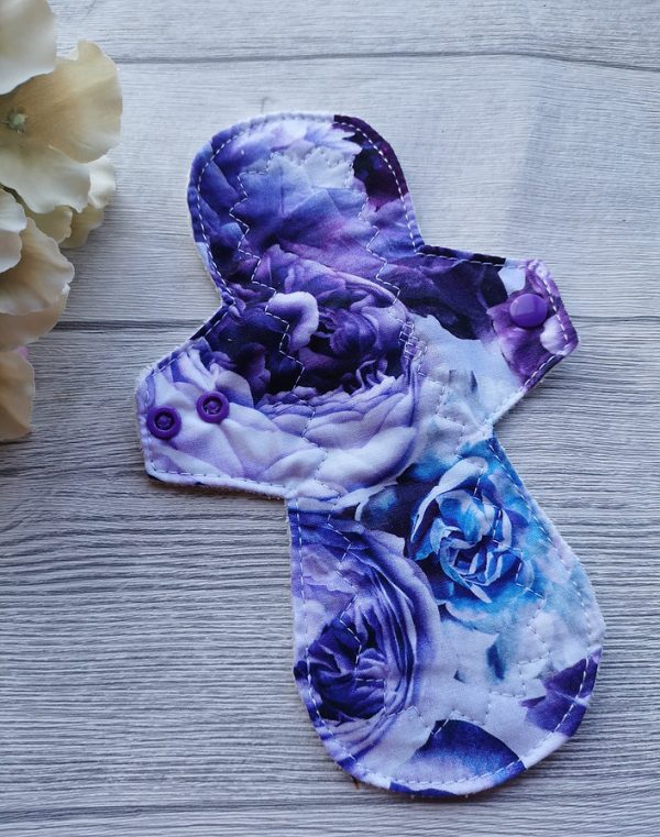 wochenbett set postpartum damenbinden-menstruation-geschenk-clothpad-periode-bunt-handmade-sendoro-shop-brusan-kk-fabrics purple roses