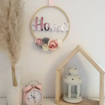 Wand- oder Türdekoration home Türkranz handmade aus Holz und Blumen mit Aufschrift Home rosa grau creme