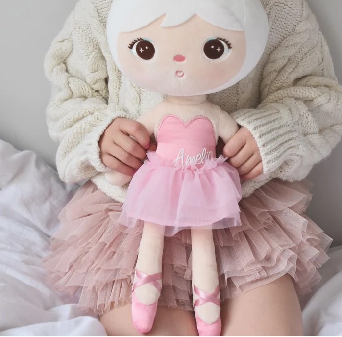 Stoffpuppe mit namen geschenk personalisiert geburt geburtstag baby kind maedchen rosa ballerina sendoro shop babyboom metoo handmade